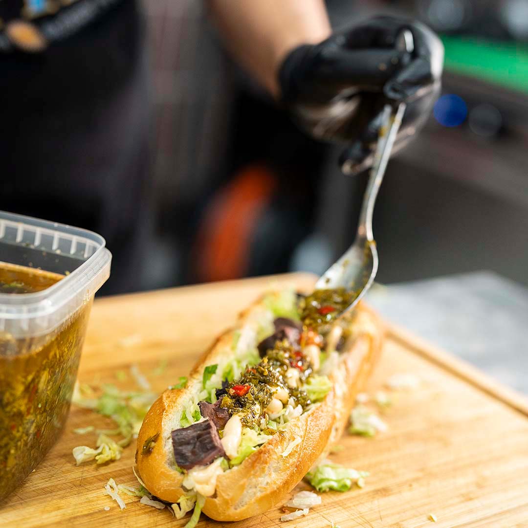 Hjemmelavet dressing på pepito sandwich i Hillerød