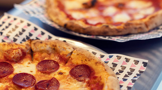 Hos Pappa Pizza i SlotsArkaderne kan du smage de lækreste, italienske surdejspizzaer
